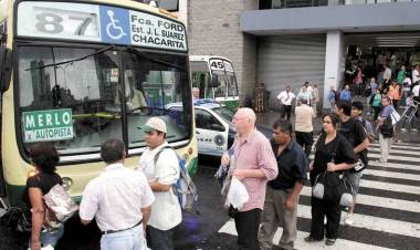 Los colectivos y trenes volvieron a aumentar