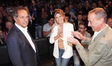 Scioli pidió a los vecinos la posibilidad de debatir nuevamente con Macri