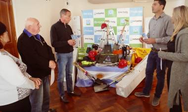 El Gobierno municipal equipó a Defensa Civil con vestimenta y herramientas