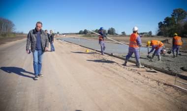 Comenzó la etapa de construcción de accesos, boulevard y playones de hormigón en el Mercado Agroganadero