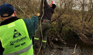 Operativo de Defensa Civil en zonas inundables