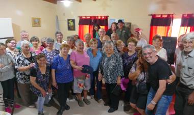 Nueva entrega de alimentos en el Centro de Jubilados de Los Aromos