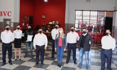 Entrega de  subsidio de 2 millones para la compra de un autobomba a los Bomberos