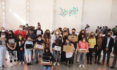 Se entregaron Netbooks para 73 estudiantes de la Escuela Media 2