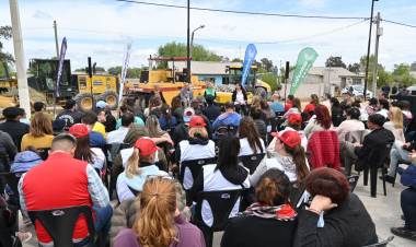 Dio inicio la obra de asfalto en el barrio Guzzetti