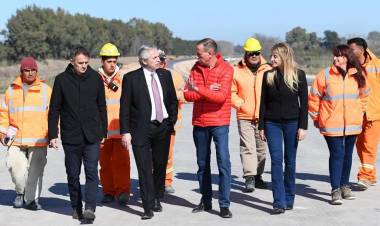 Alberto Fernández junto a Marisa Fassi recorrieron las obras de la Variante Cañuelas