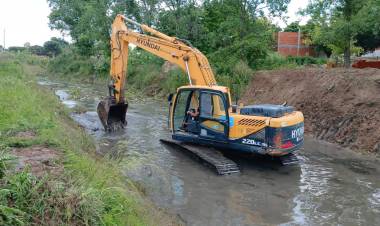 Comenzó el programa de limpieza estructural y dragado de arroyos del distrito