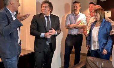 De Titiriteros, Ausencias y Traiciones