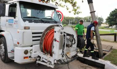 Tareas de limpieza en bocas de tormenta en todo Cañuelas