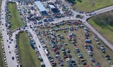 MULTITUDINARIO ENCUENTRO DE AUTOS CLÁSICOS EN CAÑUELAS