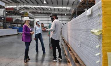 Verónica Magario visitó Cañuelas: "Apostamos a la producción y al trabajo argentino"