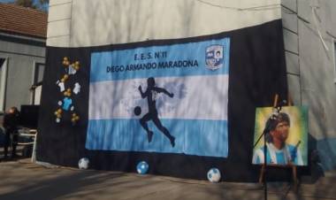 Una escuela de Máximo Paz ahora se llama "Diego Maradona"