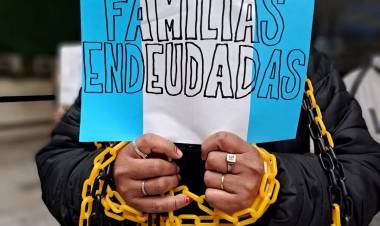 Crisis de ingresos: la mayoría de los endeudados lo hizo para pagar alimentos, salud, tarifas y servicios