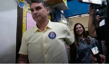 Arrieta apuntó contra Milei por el paso de Flávio Bolsonaro por la Argentina