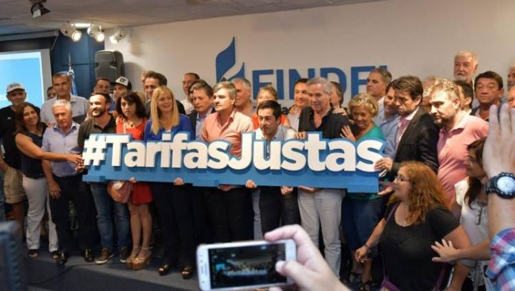 Triunfo justicialista: la Justicia aceptó el amparo para frenar el tarifazo Finalmente el juez federal de La Plata Alberto Recondo aceptó tramitar el recurso presentado por intendentes, organizaciones civíles y la Defensoría del Pueblo bonaerense. La acción solicita un freno al último incremento en el cuadro tarifario autorizado por el Gobierno nacional