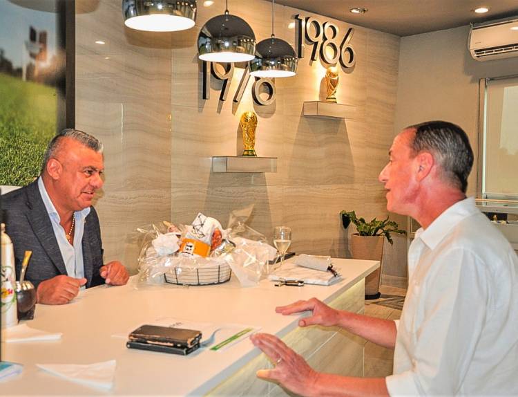 Arrieta Y "Chiqui" Tapia avanzaron con diversos acuerdos entre el municipio y la AFA