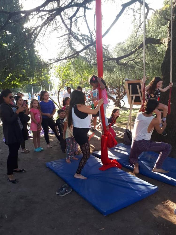 La "Feria de Mujeres" albergó  a dos mil personas