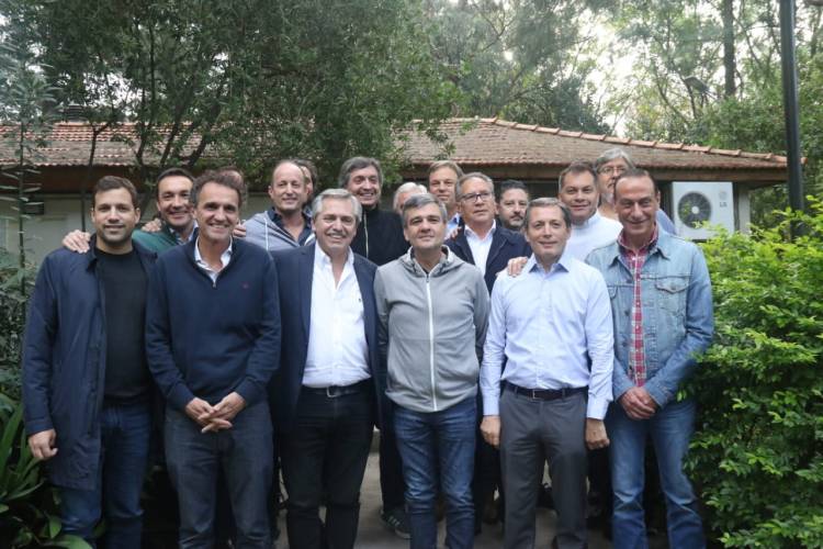 Arrieta formó parte del encuentro de intendentes con Máximo Kirchner y Alberto Fernández 
