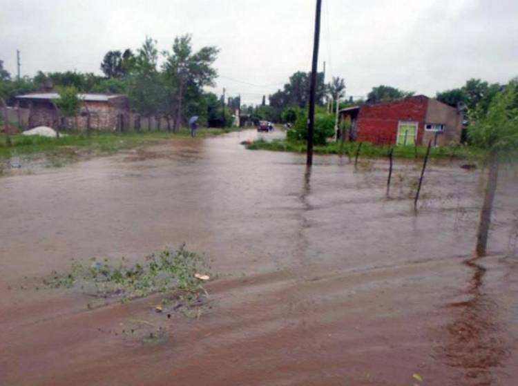 Continuo acompañamiento y asistencia a familias afectadas por la lluvia
