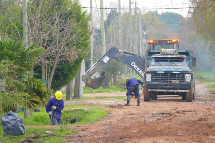 Empezó la obra saneamiento en Alejandro Petión