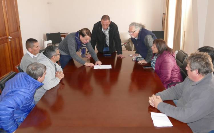 Arrieta se reunió con integrantes de la comisión del Club Villa María de Máximo Paz