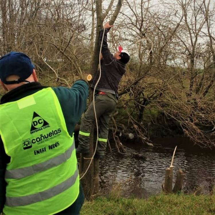 Operativo de Defensa Civil en zonas inundables