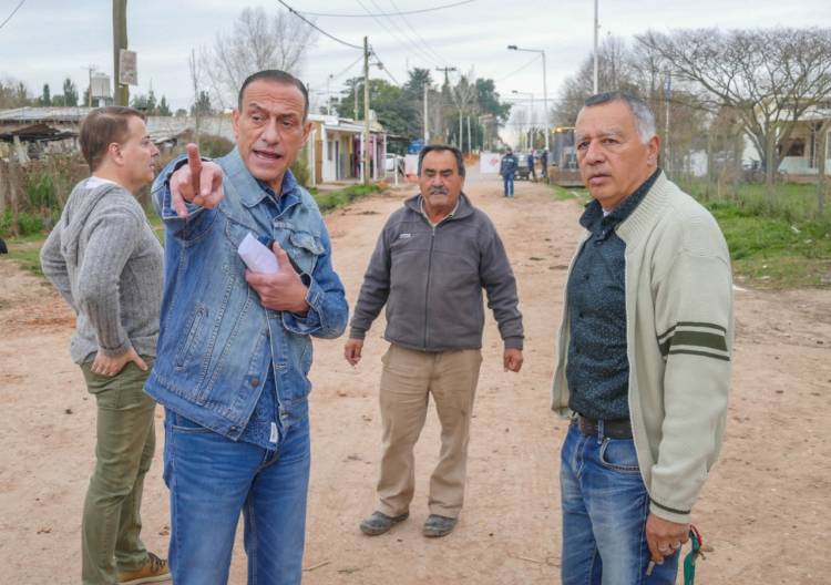 El intendente Arrieta recorrió obras en localidades de Ruta 3