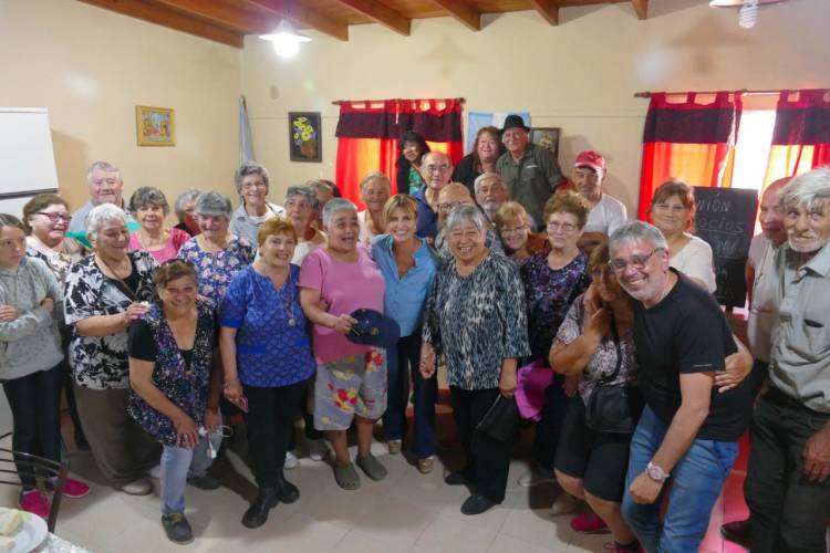 Nueva entrega de alimentos en el Centro de Jubilados de Los Aromos