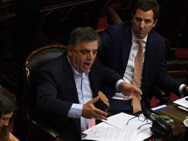 El bochorno del radicalismo en apoyo al privilegio de los jueces