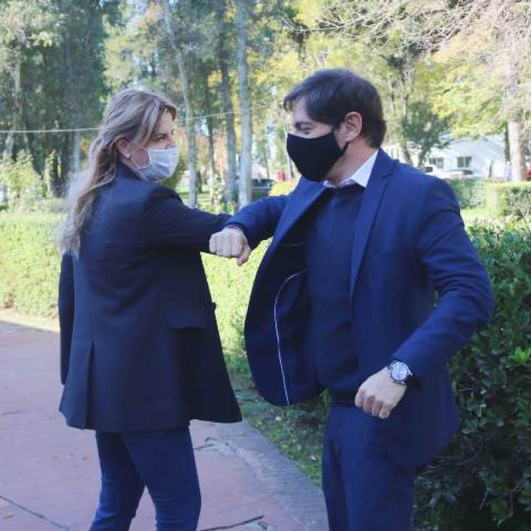 Codo a codo el gobernador Axel Kicillof con la intendenta Marisa Fassi contra la pandemia