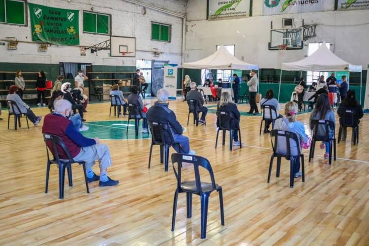 Continúan los operativos de vacunación