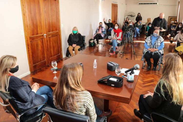 La ministra bonaerense de las Mujeres, Estela Díaz, visitó Cañuelas