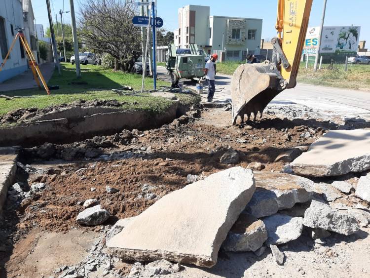 Reparación de la calzada en Rawson y 25 de Mayo