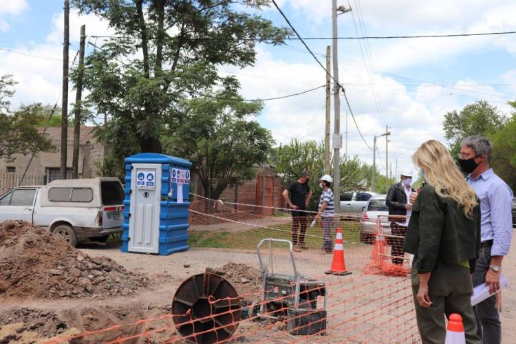 Se reactivaron las obras de cloacas para 14 mil vecinos y vecinas