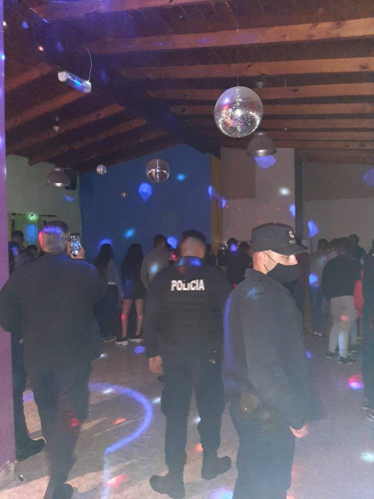 Clausuran una quinta donde se desarrollaba una fiesta clandestina