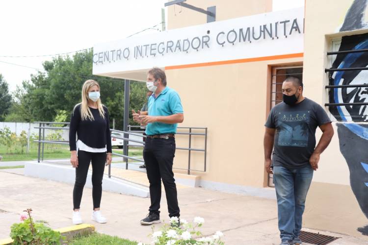 La intendenta visitó Máximo Paz