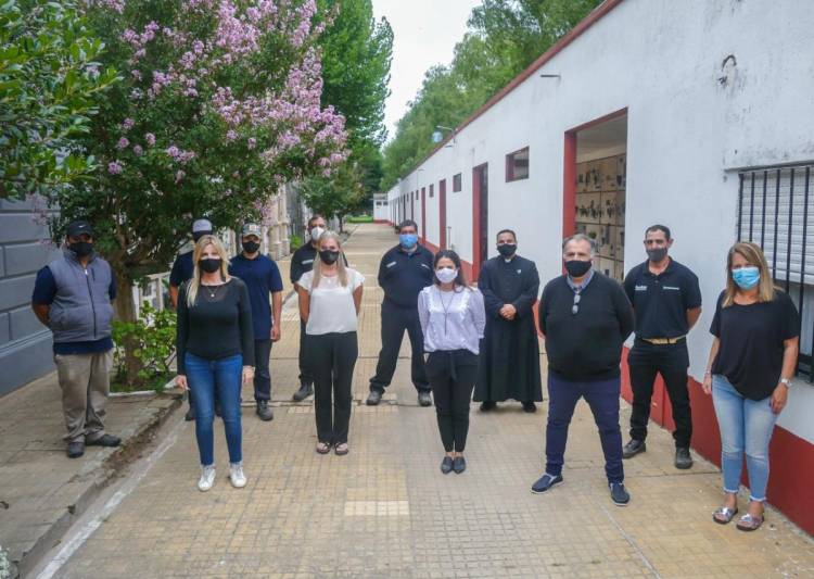 La intendenta recorrió las obras en el Cementerio Municipal