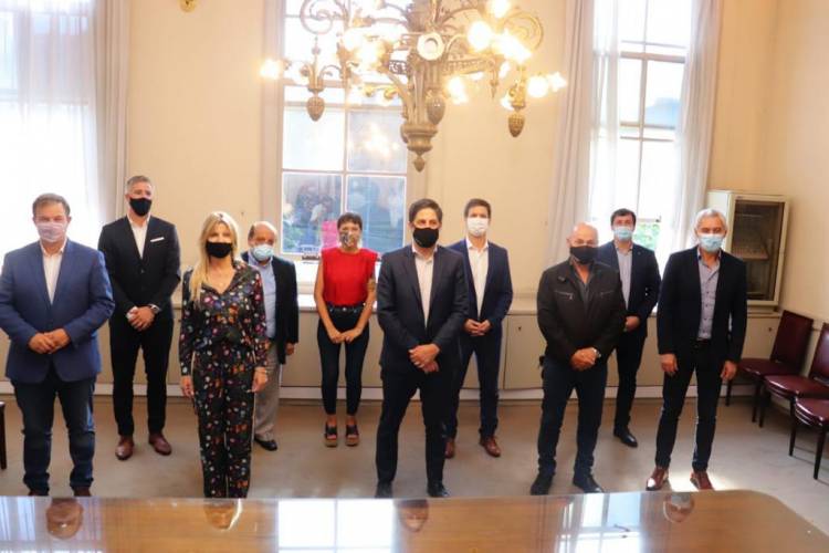 Marisa Fassi junto a intendentes con el ministro de Educación de la Nación