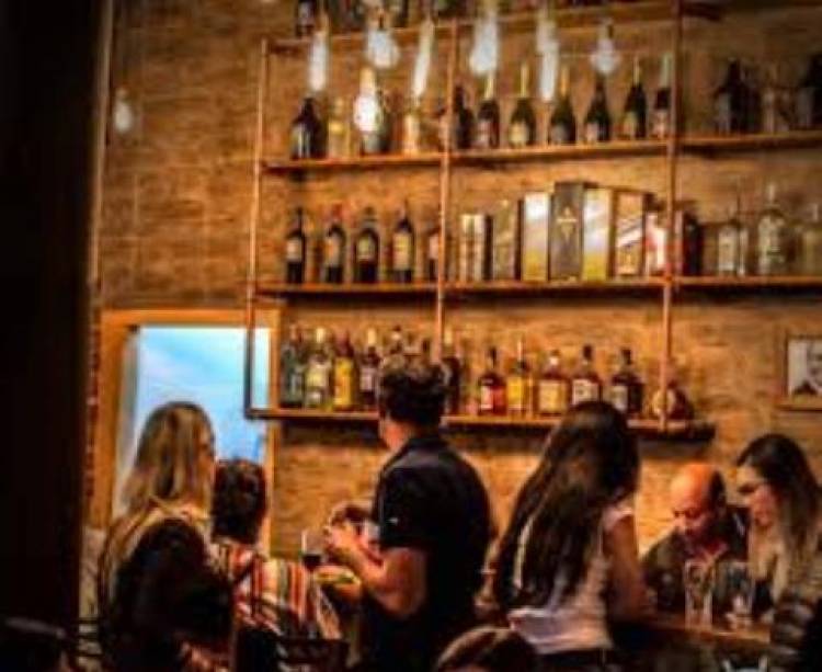 Nuevo horario para gastronómicos y bares