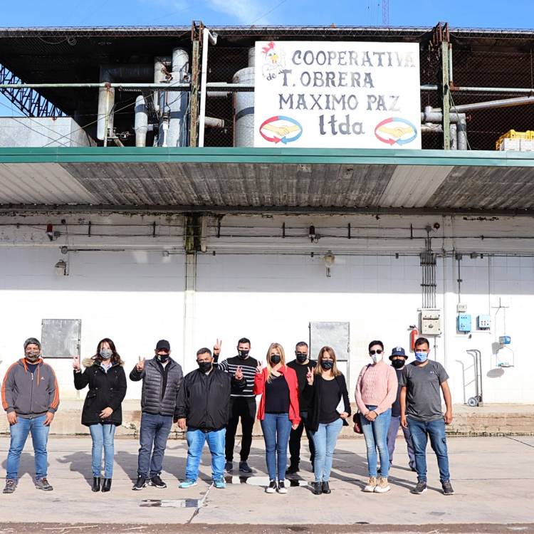 La intendenta visitó dos frigoríficos recuperados en Máximo Paz
