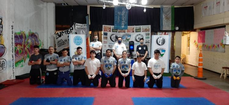 Alumnos de la Escuela Municipal de Kick Boxing  rindieron examen  