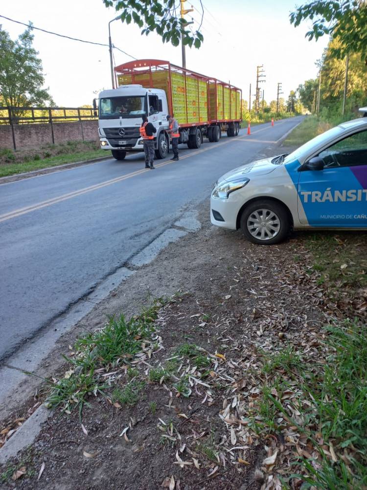 Operativos de control de tránsito en la calle Almirante Brown