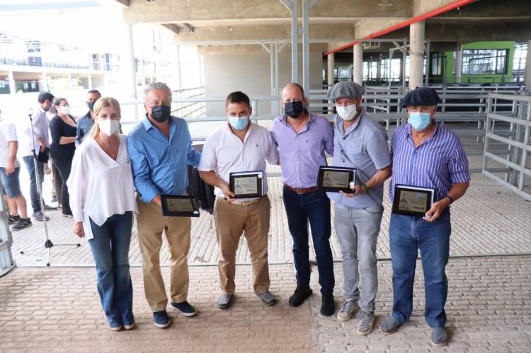 Insaurralde visitó las instalaciones del Mercado Agroganadero con nuestra intendenta