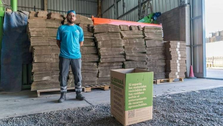 Reciclaje: Acumar entregó cestos para promover la separación de origen en Buenos Aires