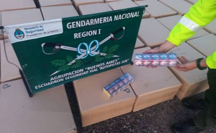 Transportista circulaba con 150 mil atados de contrabando