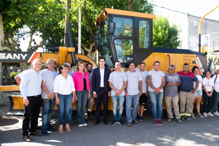 Wado de Pedro entregó maquinarias y patrulleros en Cañuelas en el marco del programa "Municipios de Pie"