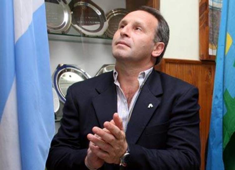 Charlas de Café: Raúl Ernesto Valobra, un periodista que recoge, difunde, redacta y comenta la información desde una narración poética.