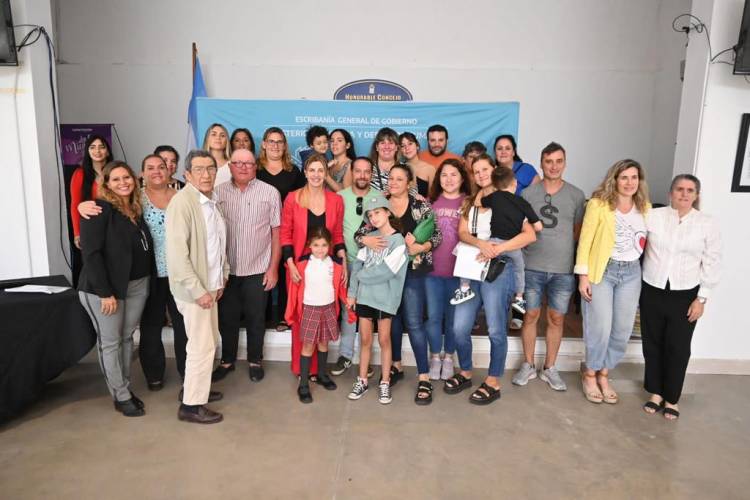 68 familias del Barrio Morgante recibieron su escritura