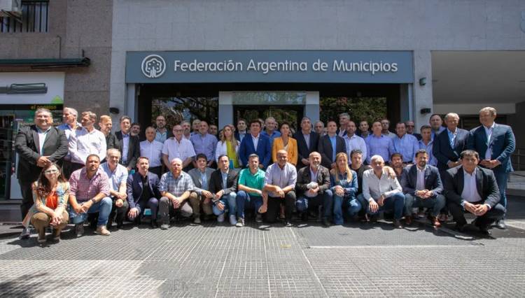 Marisa Fassi y otros 500 intendentes pidieron una reunión "urgente" a Milei