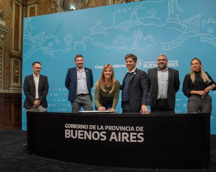 Marisa Fassi junto a Kicillof y Cuattromo firmaron importantes convenios